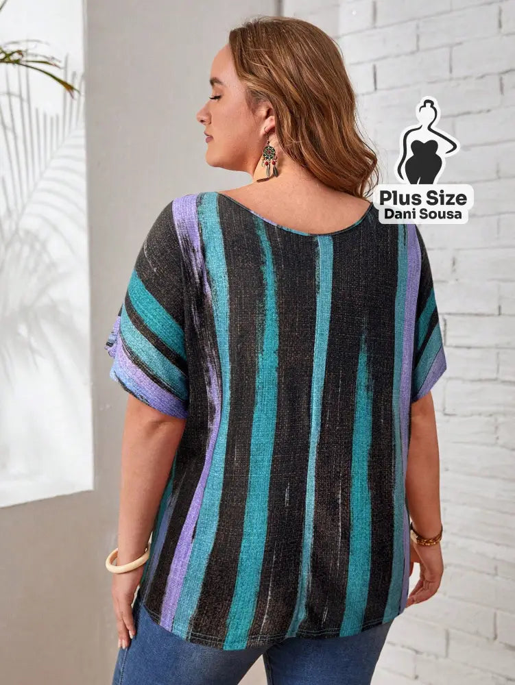 Blusa Elegante De Linhas Verticais Com Decote V Plus Size Blusa Elegante De Linhas Verticais Com Decote V Plus Size