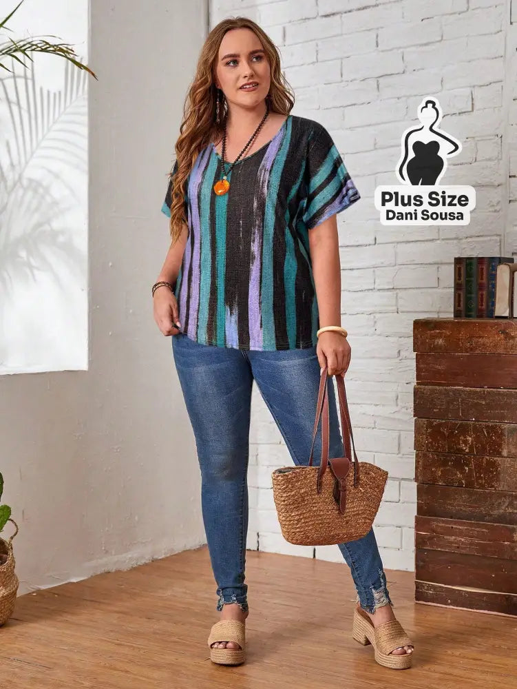 Blusa Elegante De Linhas Verticais Com Decote V Plus Size Blusa Elegante De Linhas Verticais Com Decote V Plus Size