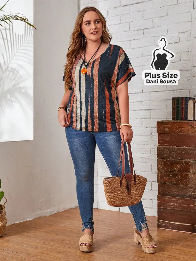 Blusa Elegante De Linhas Verticais Com Decote V Plus Size Blusa Elegante De Linhas Verticais Com Decote V Plus Size