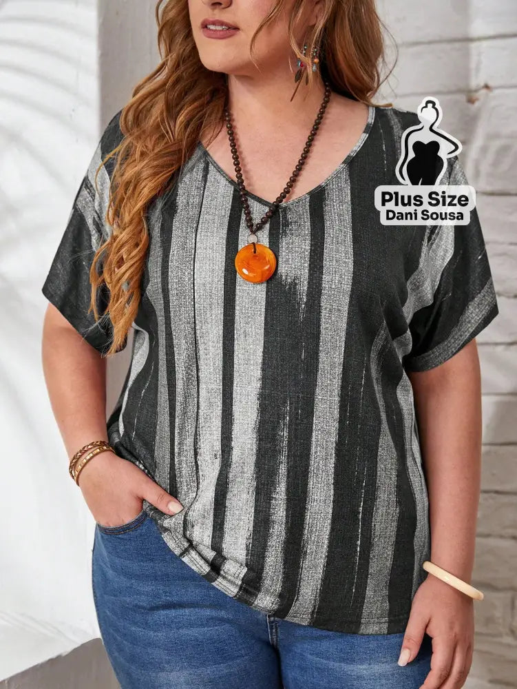 Blusa Elegante De Linhas Verticais Com Decote V Plus Size Estampa 2 / G Blusa Elegante De Linhas Verticais Com Decote V
