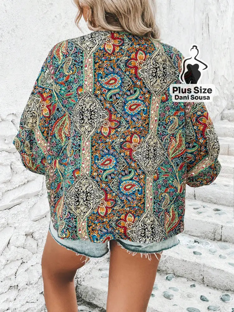 Blusa Estampada Boho Com Amarração Plus Size Conjunto Cropped e Shorts Estampado com Detalhes de Renda Plus Size