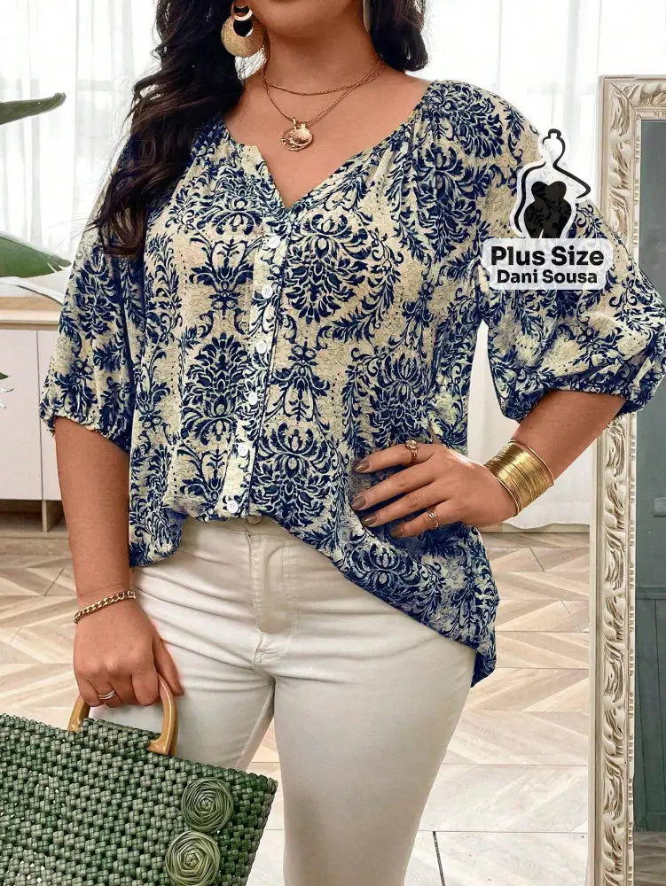Blusa Estampada Com Botões e Manga Bufante Plus Size Blusa Estampada Com Botões e Manga Bufante Plus Size