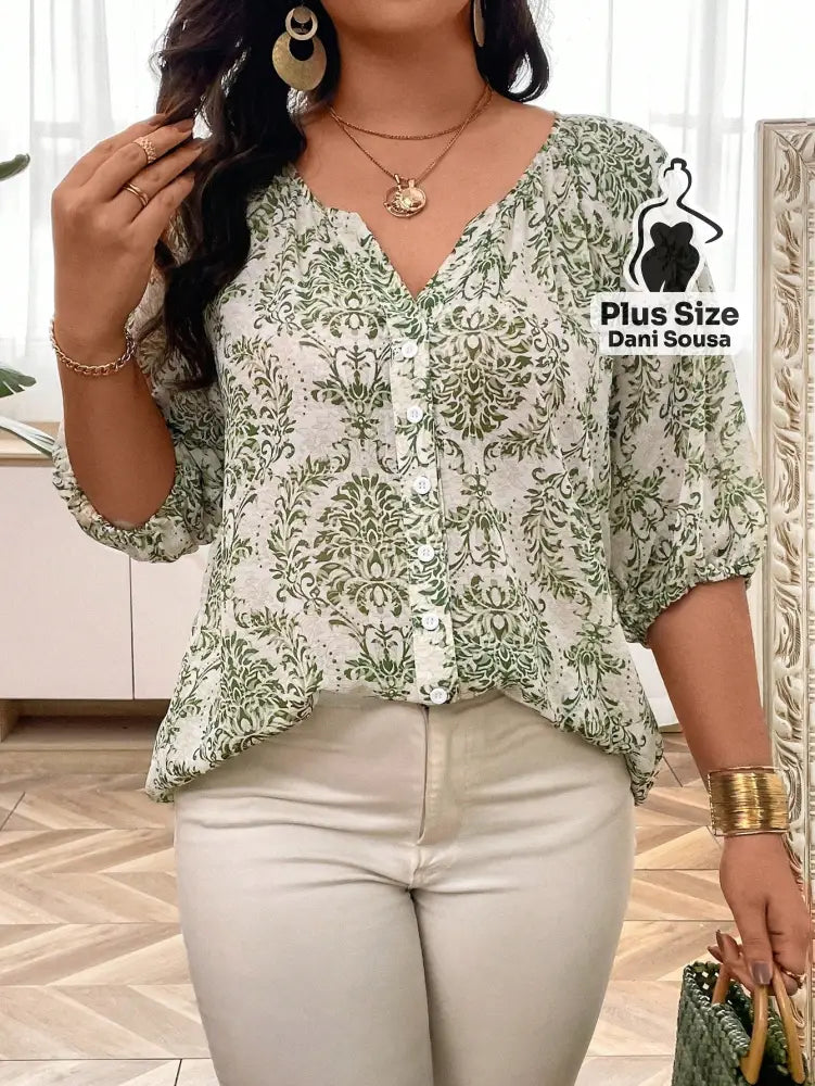 Blusa Estampada Com Botões e Manga Bufante Plus Size Blusa Estampada Com Botões e Manga Bufante Plus Size