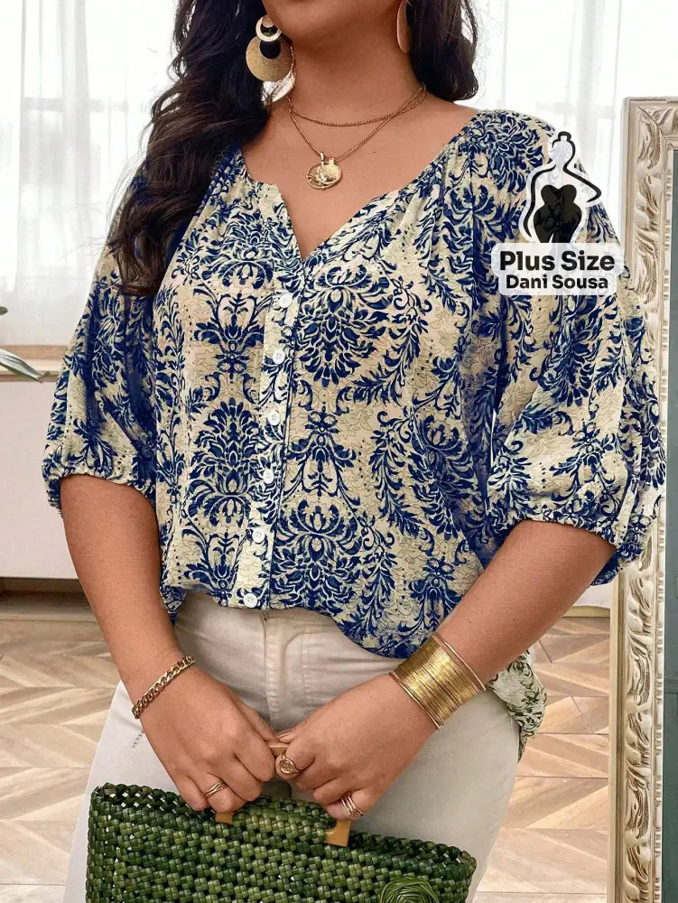 Blusa Estampada Com Botões e Manga Bufante Plus Size Blusa Estampada Com Botões e Manga Bufante Plus Size