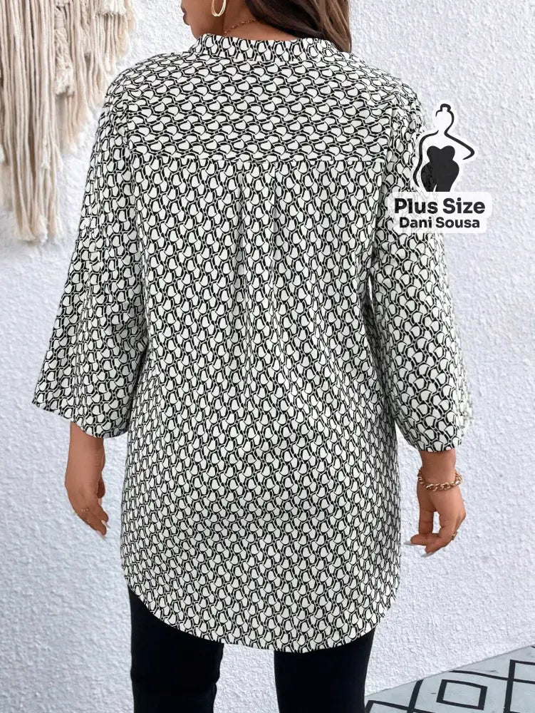 Blusa Estampada Com Manga 3/4 e Gola V Plus Size Blusa Estampada Com Manga 3/4 e Gola V Plus Size