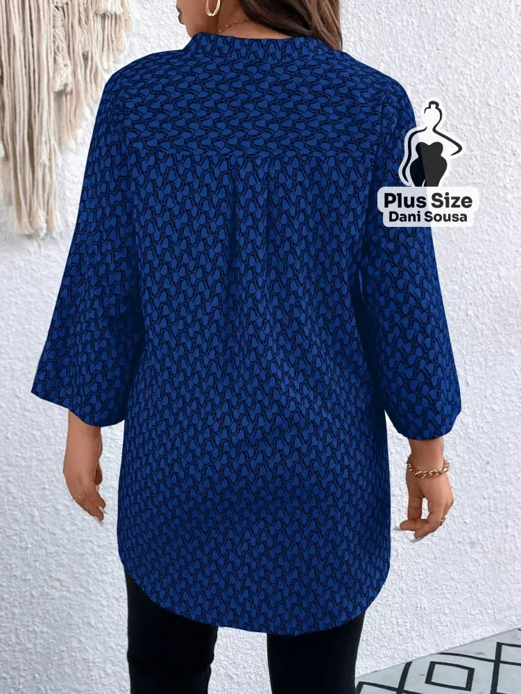 Blusa Estampada Com Manga 3/4 e Gola V Plus Size Blusa Estampada Com Manga 3/4 e Gola V Plus Size