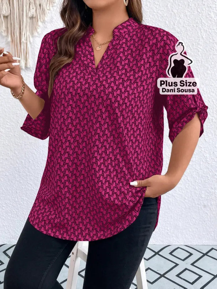 Blusa Estampada Com Manga 3/4 e Gola V Plus Size Blusa Estampada Com Manga 3/4 e Gola V Plus Size