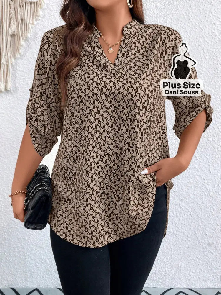 Blusa Estampada Com Manga 3/4 e Gola V Plus Size Blusa Estampada Com Manga 3/4 e Gola V Plus Size