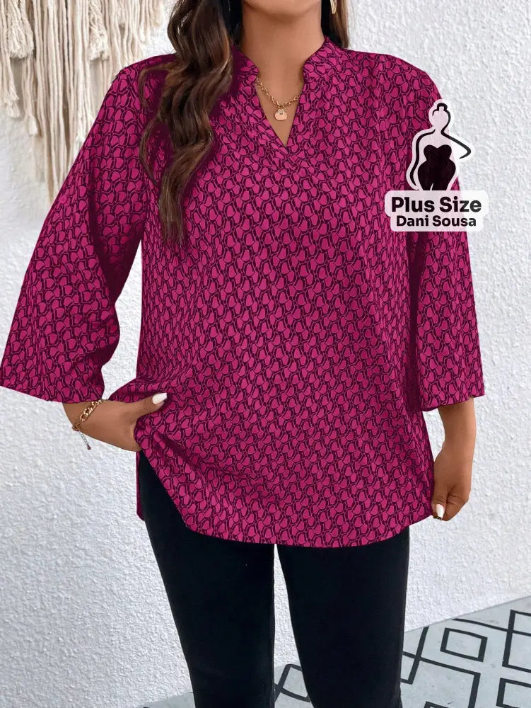 Blusa Estampada Com Manga 3/4 e Gola V Plus Size Blusa Estampada Com Manga 3/4 e Gola V Plus Size