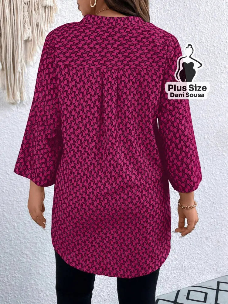 Blusa Estampada Com Manga 3/4 e Gola V Plus Size Blusa Estampada Com Manga 3/4 e Gola V Plus Size