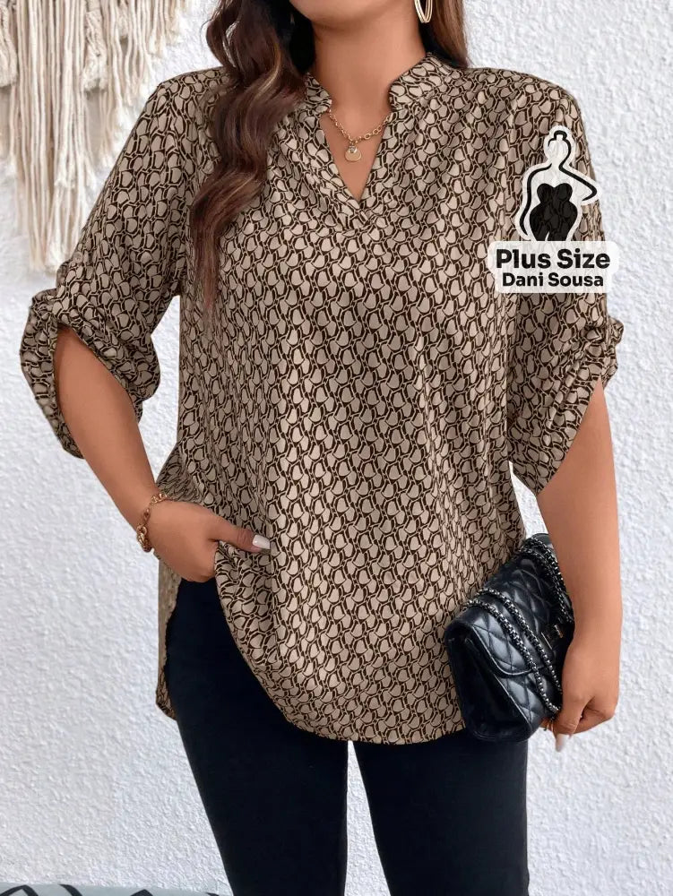 Blusa Estampada Com Manga 3/4 e Gola V Plus Size Marrom / G Blusa Estampada Com Manga 3/4 e Gola V Plus Size