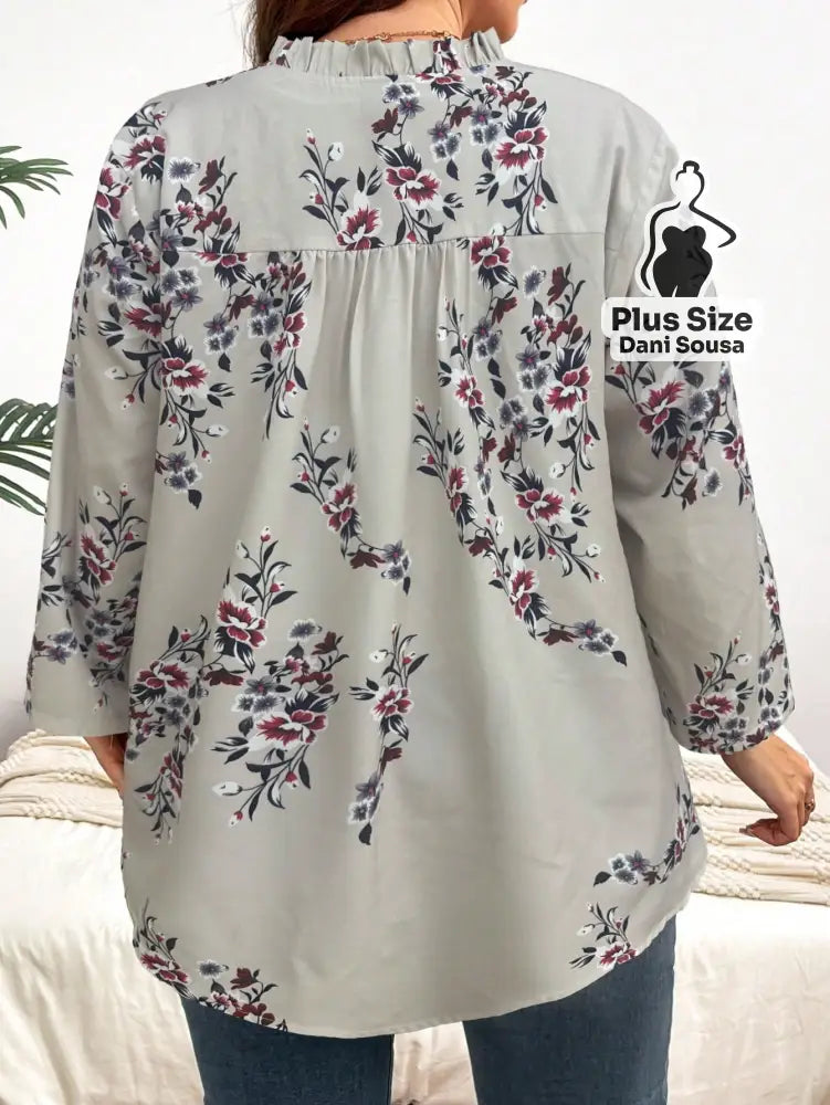 Blusa Geométrica e Decote V Plus Size Blusa Geométrica e Decote V Plus Size