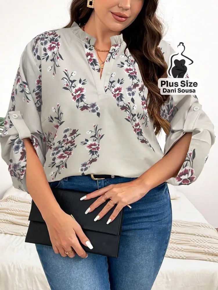 Blusa Geométrica e Decote V Plus Size Blusa Geométrica e Decote V Plus Size