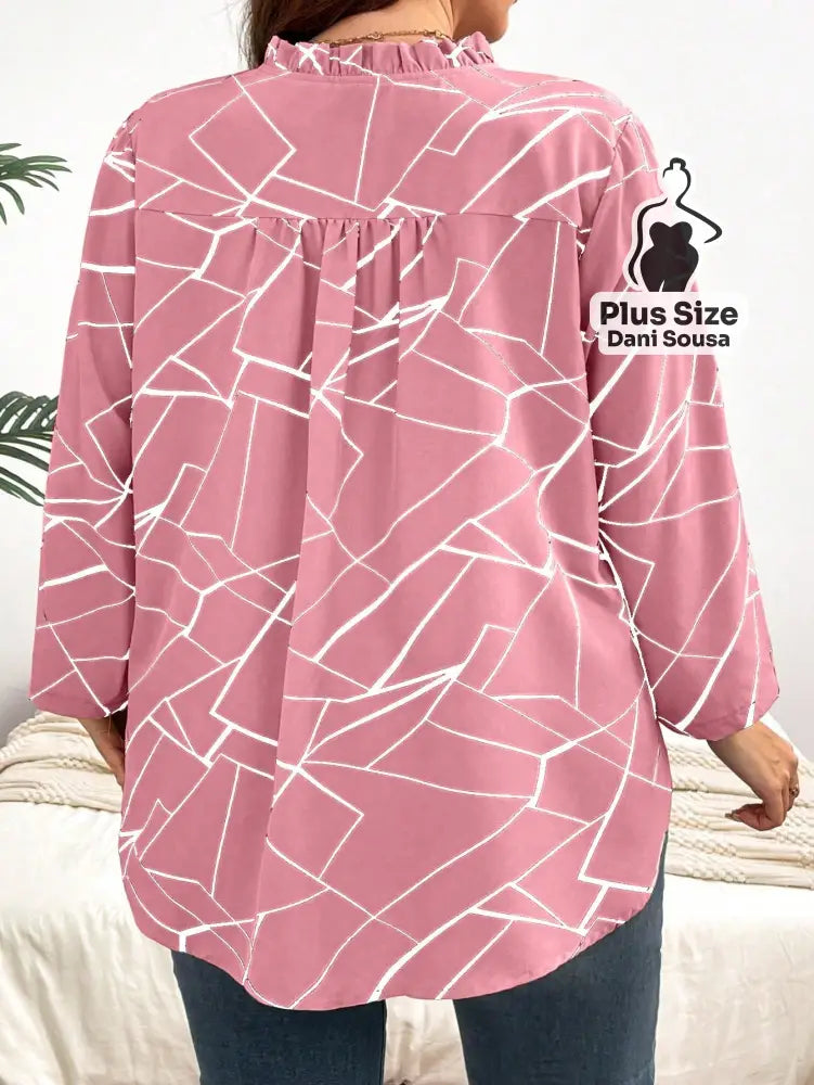 Blusa Geométrica e Decote V Plus Size Blusa Geométrica e Decote V Plus Size