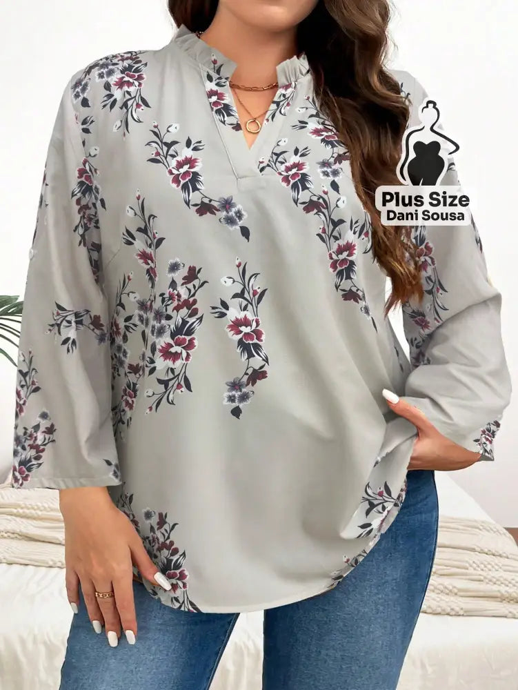 Blusa Geométrica e Decote V Plus Size Blusa Geométrica e Decote V Plus Size