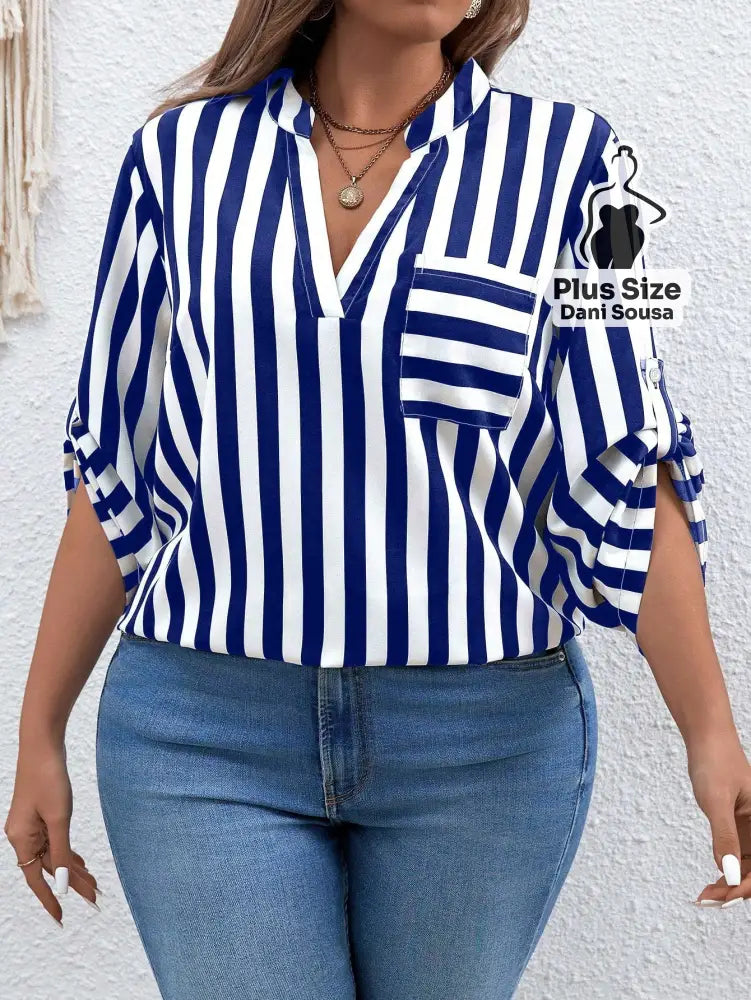 Blusa Listrada Com Bolso Frontal e Manga Ajustável Plus Size Blusa Listrada Com Bolso Frontal e Manga Ajustável Plus