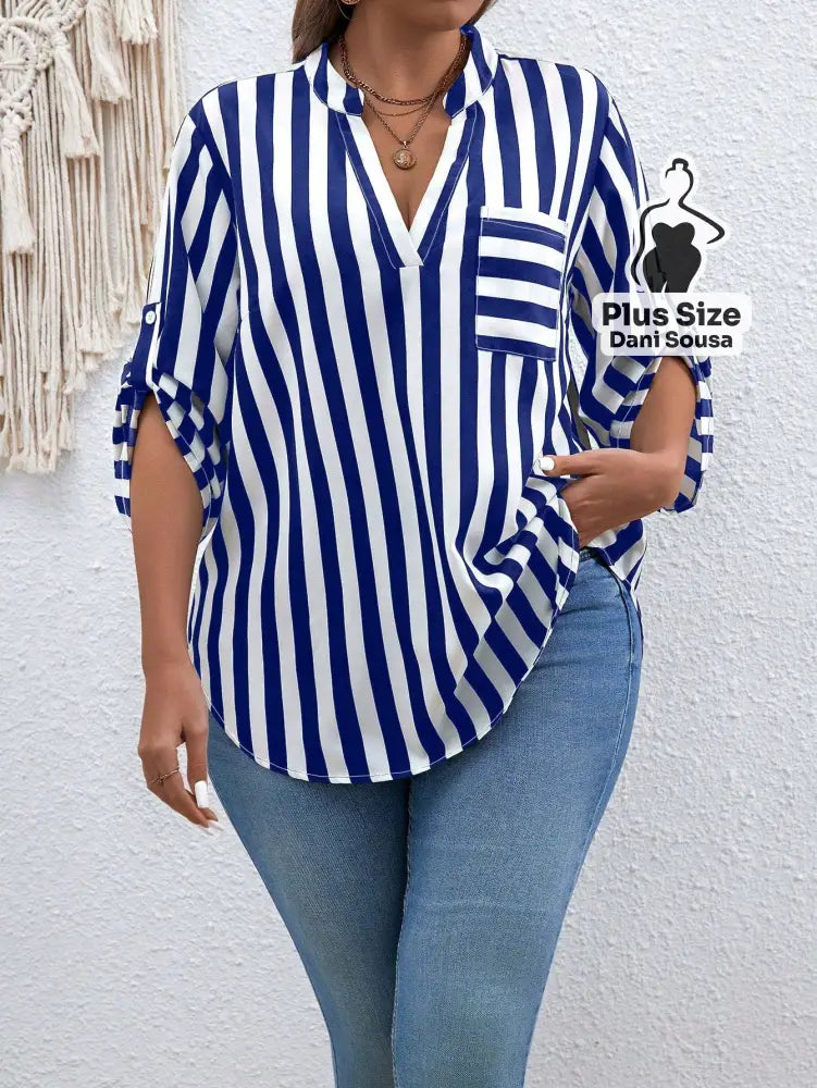 Blusa Listrada Com Bolso Frontal e Manga Ajustável Plus Size Azul / G Blusa Listrada Com Bolso Frontal e Manga