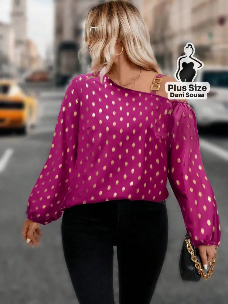 Blusa Ombro Caído Com Estampa Chevron Plus Size Conjunto Cropped e Shorts Estampado com Detalhes de Renda Plus Size