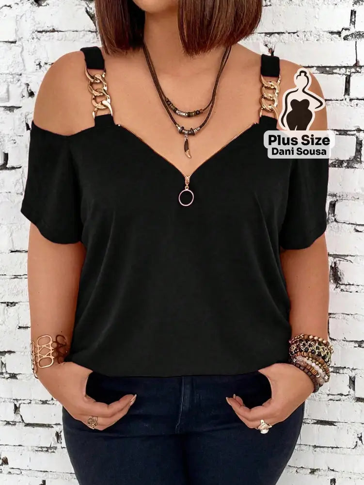 Blusa Ombro Vazado com Detalhe de Corrente Plus Size Blusa Ombro Vazado com Detalhe de Corrente Plus Size