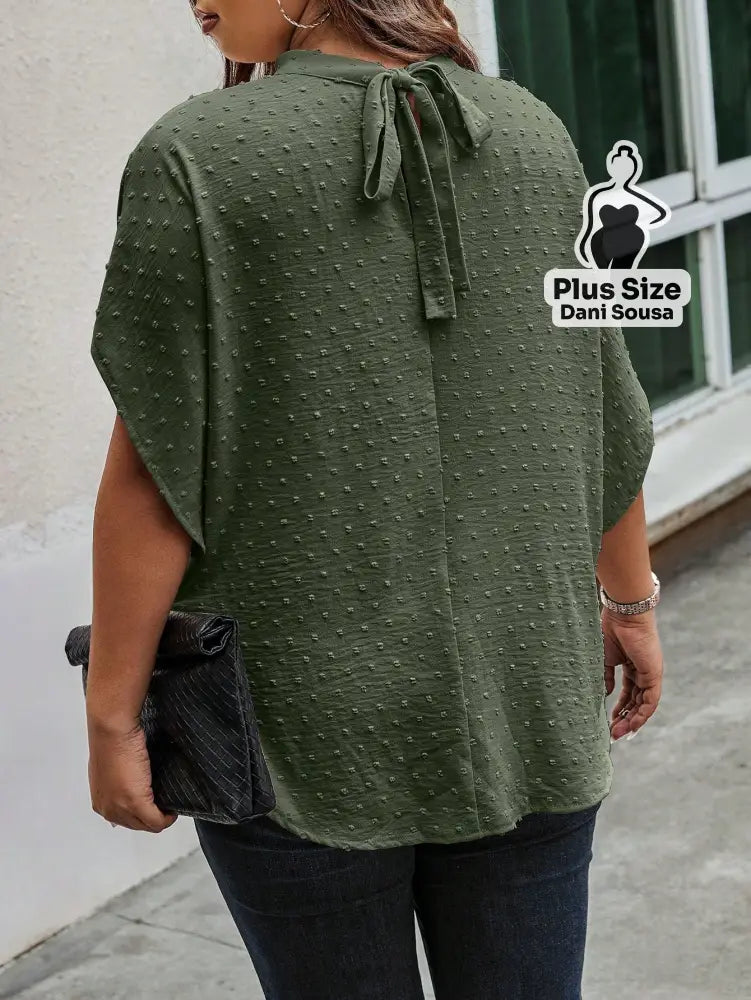 Blusa Solta Com Textura Delicada Plus Size Conjunto Cropped e Shorts Estampado com Detalhes de Renda Plus Size