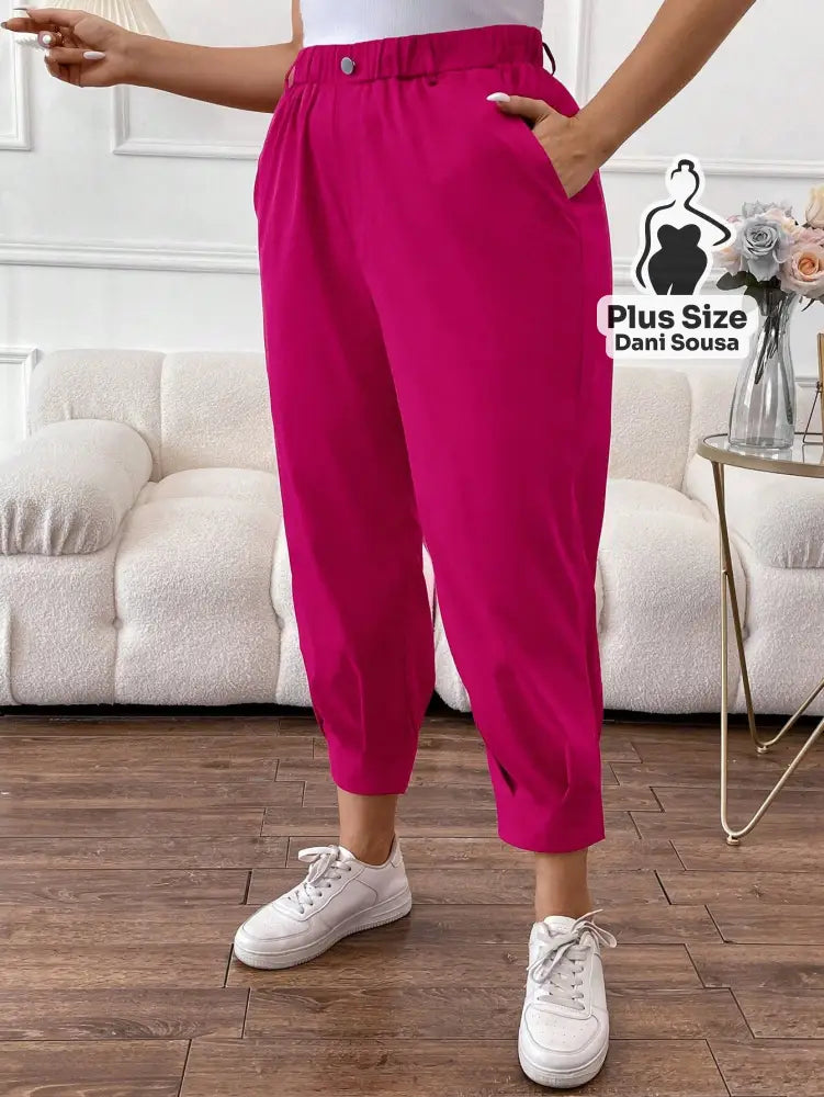 Calça Cintura Alta com Detalhe Moderno Plus Size Calça Cintura Alta com Detalhe Moderno Plus Size