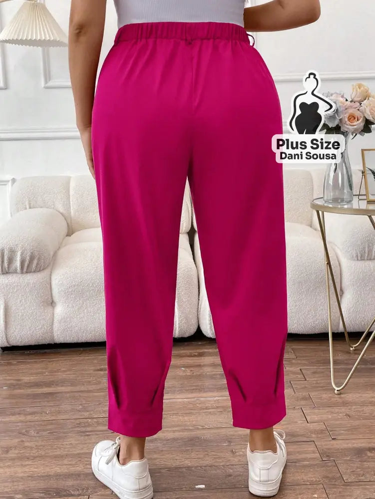 Calça Cintura Alta com Detalhe Moderno Plus Size Calça Cintura Alta com Detalhe Moderno Plus Size
