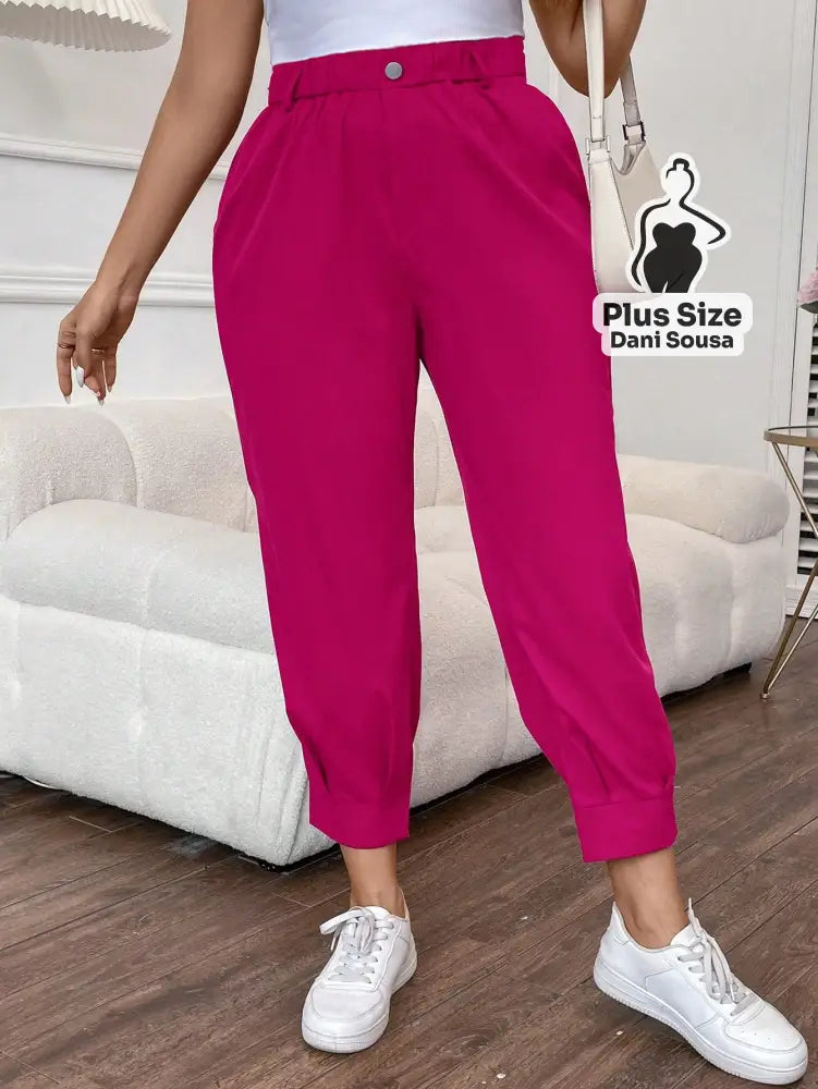 Calça Cintura Alta com Detalhe Moderno Plus Size Calça Cintura Alta com Detalhe Moderno Plus Size