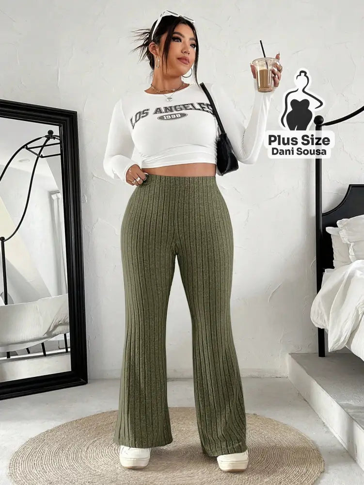 Calça de Malha Canelada Flare Plus Size Calça de Malha Canelada Flare Plus Size