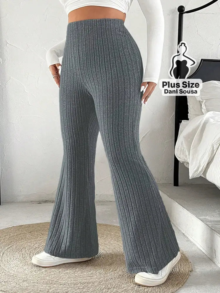 Calça de Malha Canelada Flare Plus Size Calça de Malha Canelada Flare Plus Size