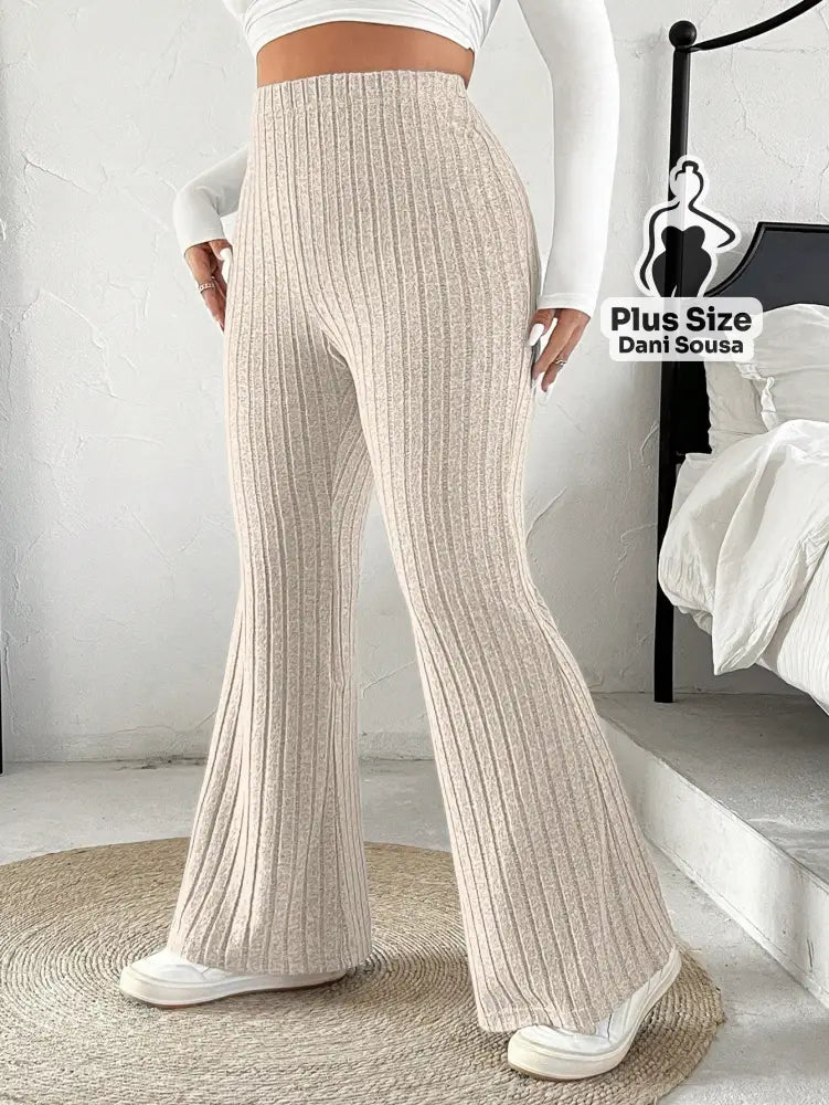 Calça de Malha Canelada Flare Plus Size Calça de Malha Canelada Flare Plus Size