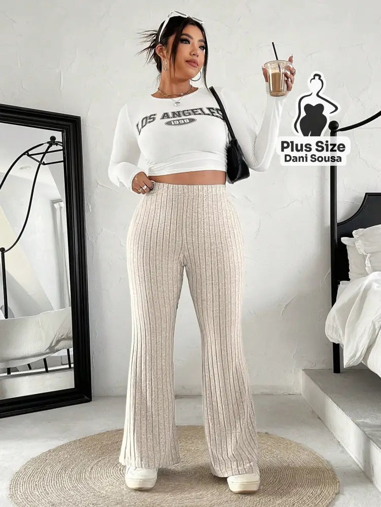 Calça de Malha Canelada Flare Plus Size Calça de Malha Canelada Flare Plus Size