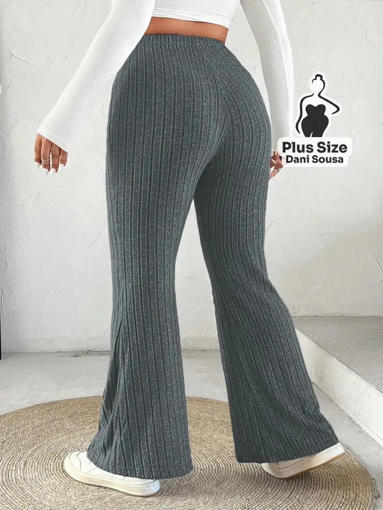 Calça de Malha Canelada Flare Plus Size Calça de Malha Canelada Flare Plus Size