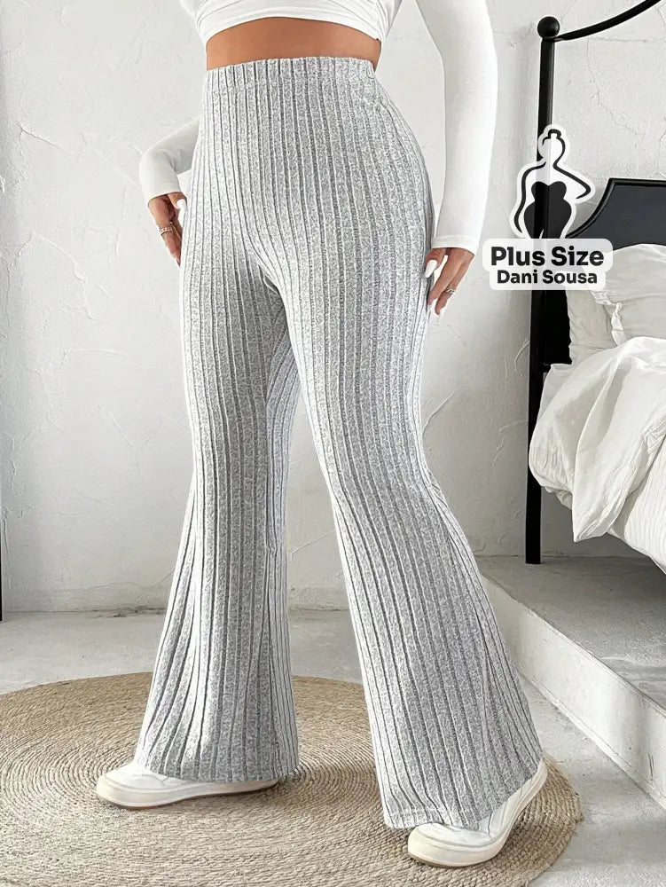 Calça de Malha Canelada Flare Plus Size Calça de Malha Canelada Flare Plus Size