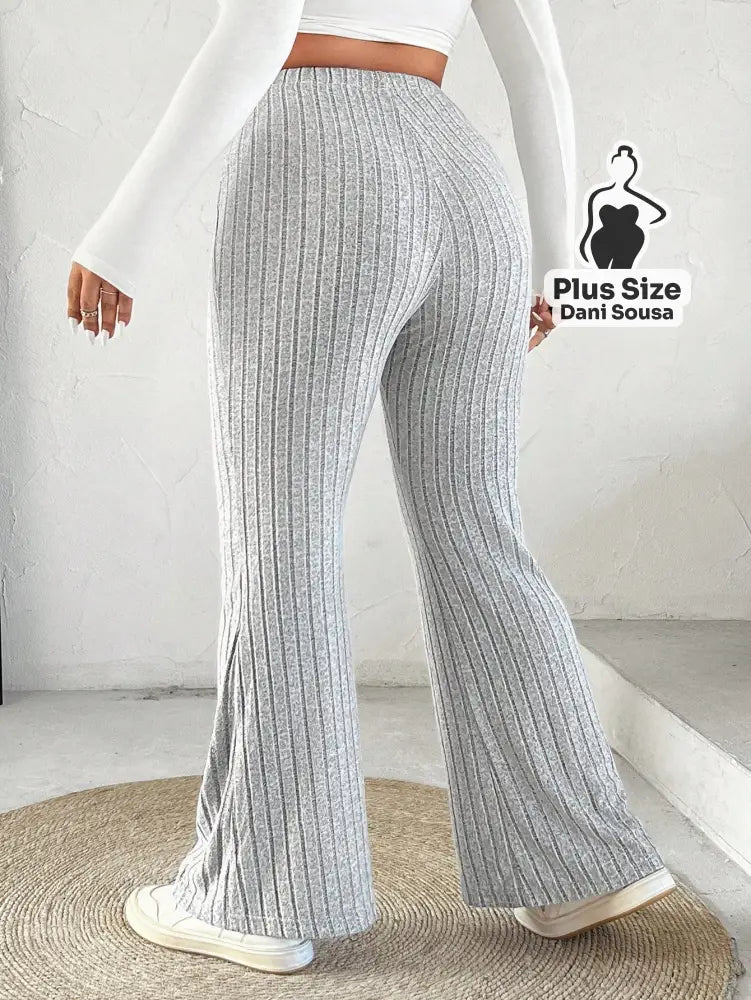 Calça de Malha Canelada Flare Plus Size Calça de Malha Canelada Flare Plus Size