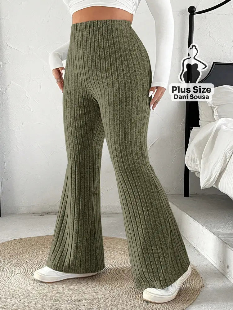 Calça de Malha Canelada Flare Plus Size Calça de Malha Canelada Flare Plus Size