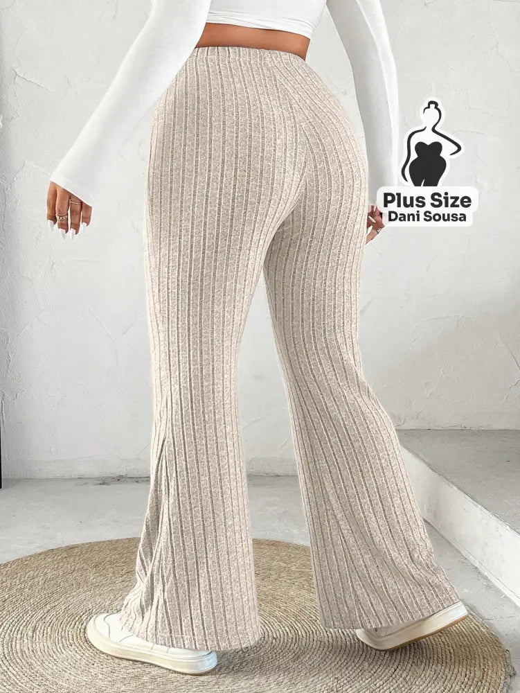 Calça de Malha Canelada Flare Plus Size Calça de Malha Canelada Flare Plus Size