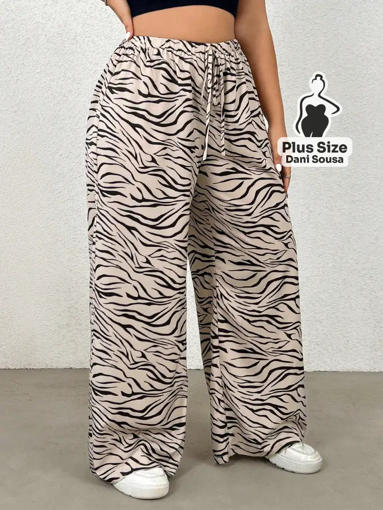 Calça Estampada Animal Print Plus Size Caqui / G Calça Estampada Animal Print Plus Size