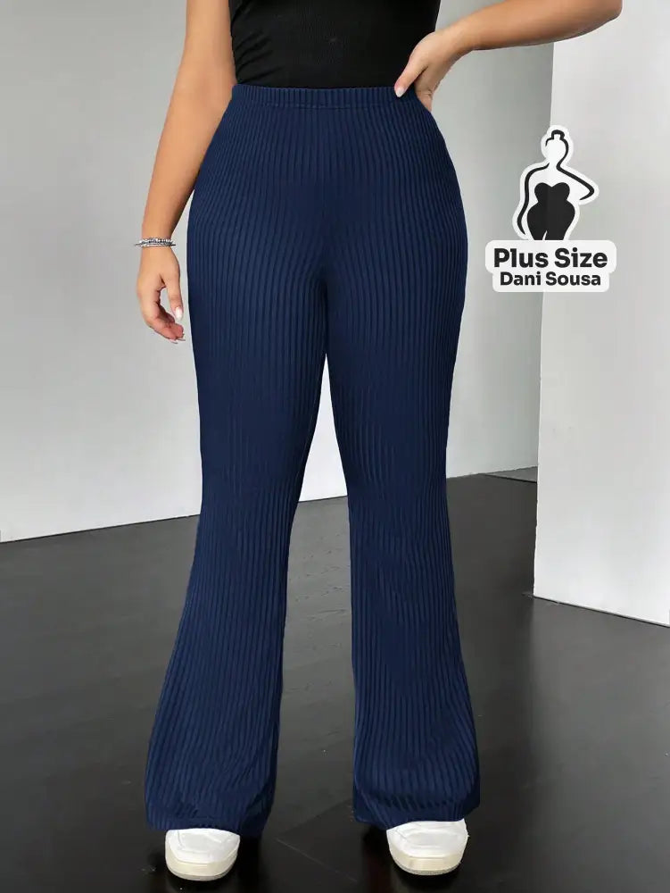 Calça Flare Canelada Confortável Plus Size Calça Flare Canelada Confortável Plus Size