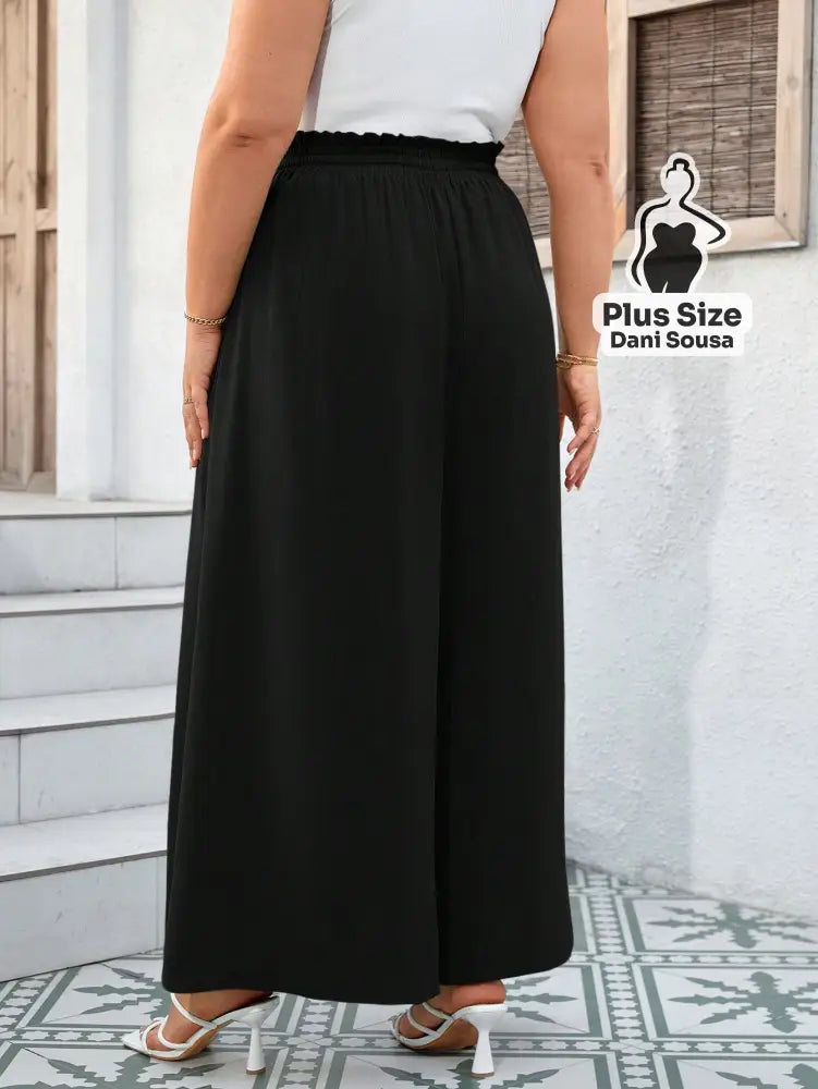 Calça Pantalona Com Bolsos Frontais e Cintura Ajustável Plus Size Calça Pantalona Com Bolsos Frontais e Cintura