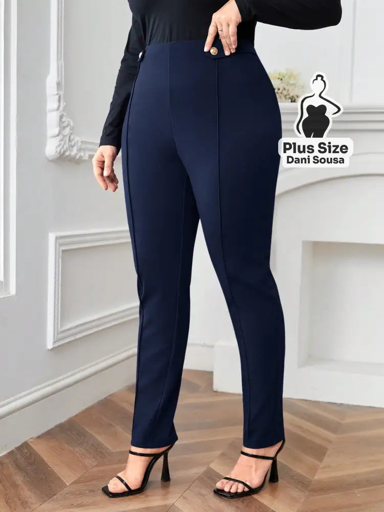 Calça Skinny Alfaiatada Elegante Plus Size Calça Skinny Alfaiatada Elegante Plus Size