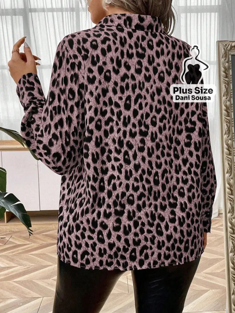 Camisa Estampada Animal Print Com Bolsos Plus Size Camisa Estampada Animal Print Com Bolsos Plus Size
