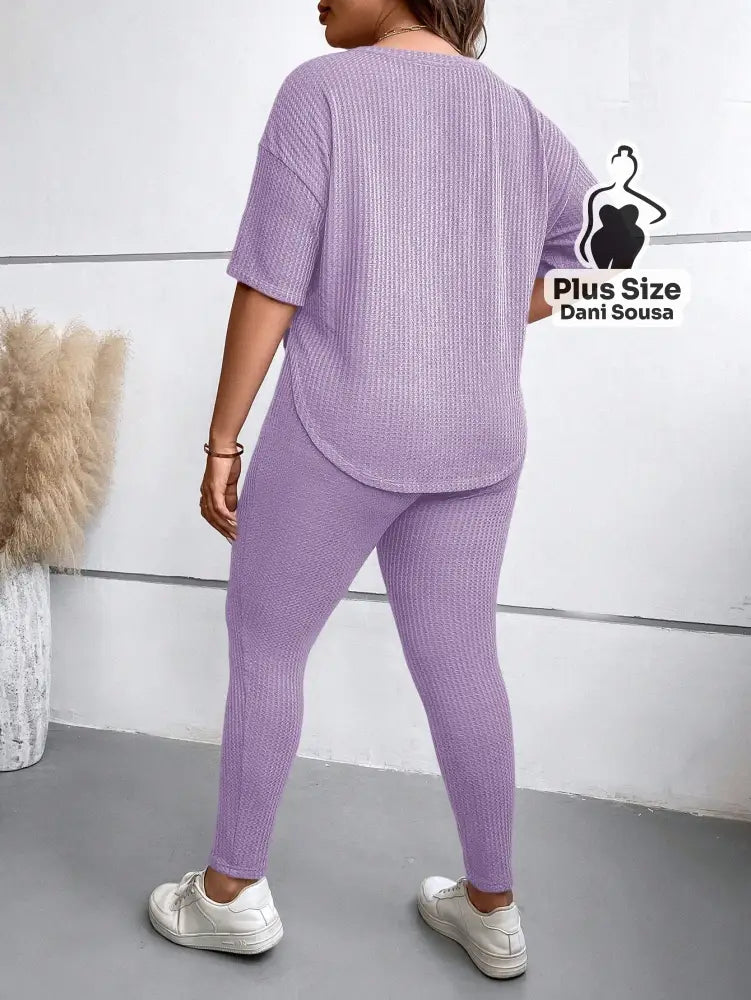 Conjunto Canelado com Blusa Solta e Legging Justa Plus Size Conjunto Canelado com Blusa Solta e Legging Justa Plus Size