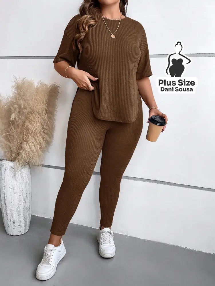 Conjunto Canelado com Blusa Solta e Legging Justa Plus Size Café / G Conjunto Canelado com Blusa Solta e Legging Justa
