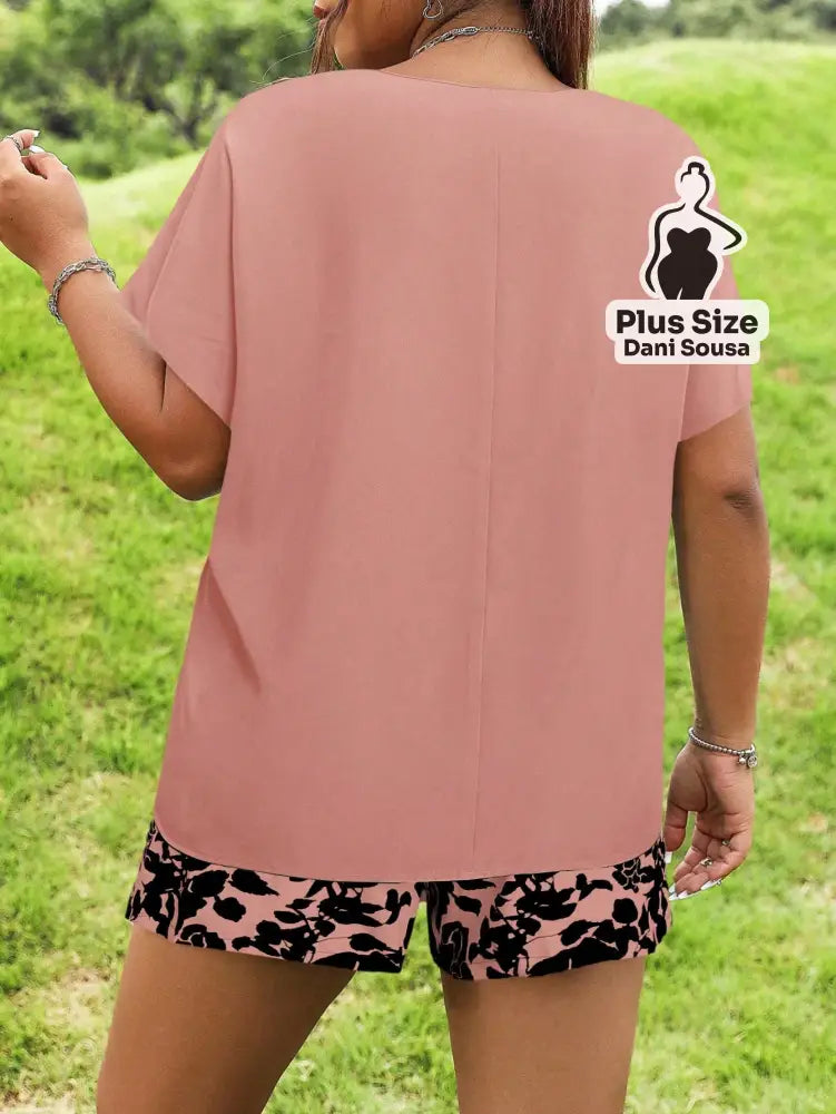 Conjunto Casual De Blusa Solta E Short Estampado Plus Size Conjunto Casual De Blusa Solta E Short Estampado Plus Size