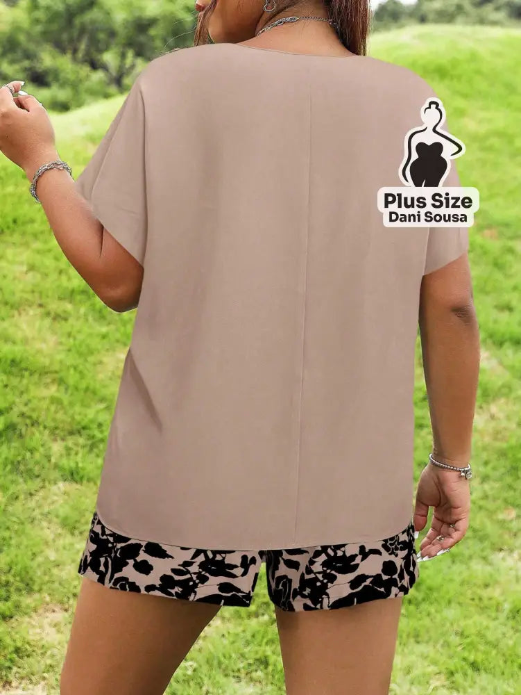 Conjunto Casual De Blusa Solta E Short Estampado Plus Size Conjunto Casual De Blusa Solta E Short Estampado Plus Size