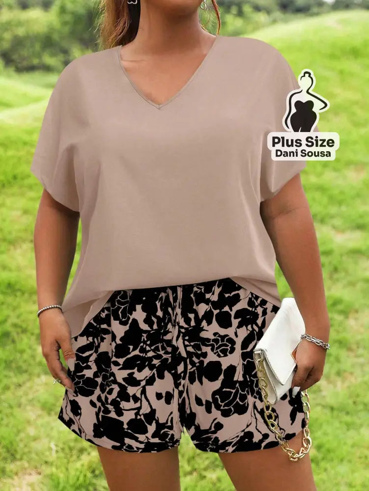 Conjunto Casual De Blusa Solta E Short Estampado Plus Size Conjunto Casual De Blusa Solta E Short Estampado Plus Size