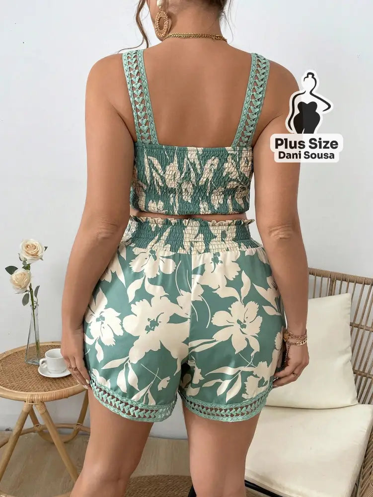 Conjunto Cropped e Shorts Estampado com Detalhes de Renda Plus Size Conjunto Cropped e Shorts Estampado com Detalhes de