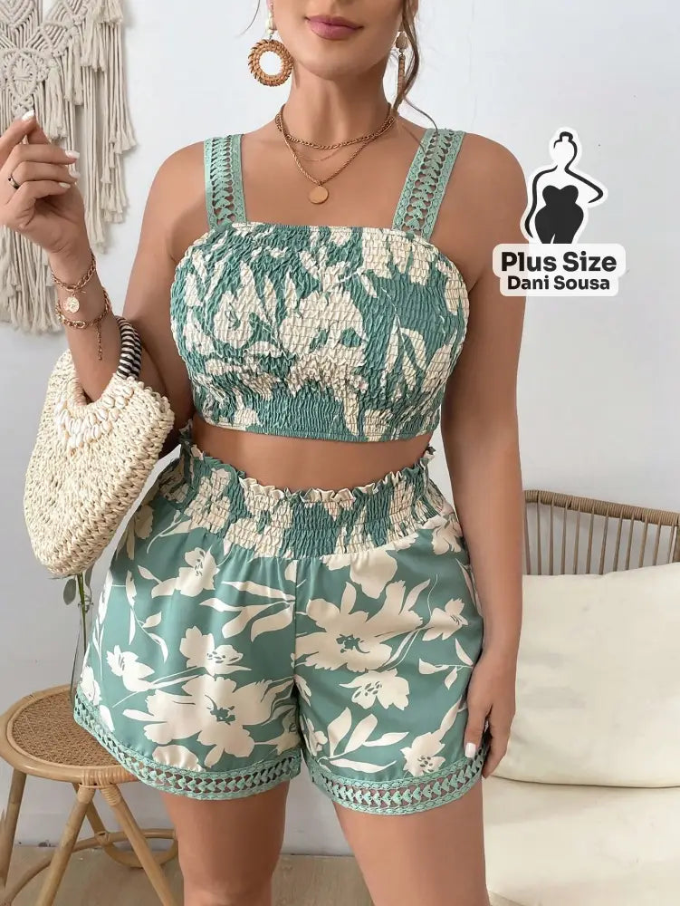 Conjunto Cropped e Shorts Estampado com Detalhes de Renda Plus Size Conjunto Cropped e Shorts Estampado com Detalhes de