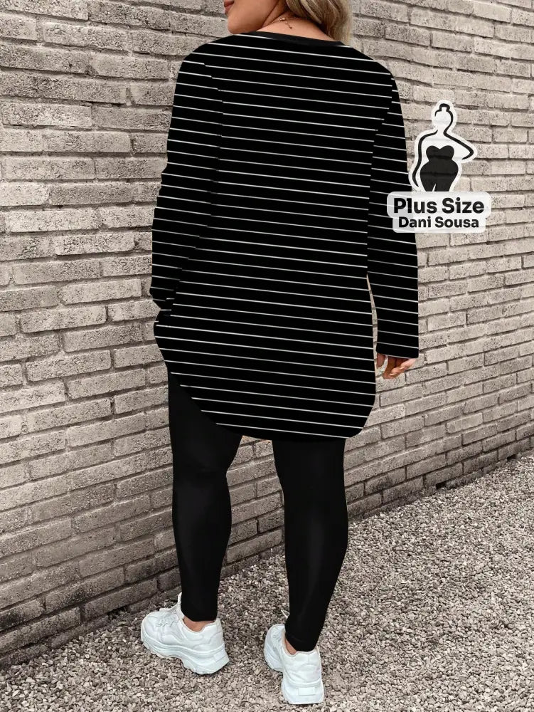 Conjunto de Blusa Longa e Legging Estampada Geométrica Plus Size Conjunto de Blusa Longa e Legging Estampada Geométrica