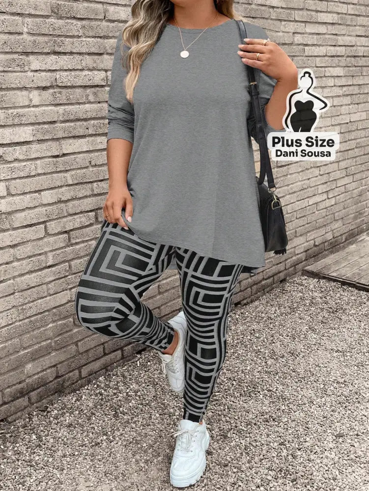 Conjunto de Blusa Longa e Legging Estampada Geométrica Plus Size Conjunto de Blusa Longa e Legging Estampada Geométrica